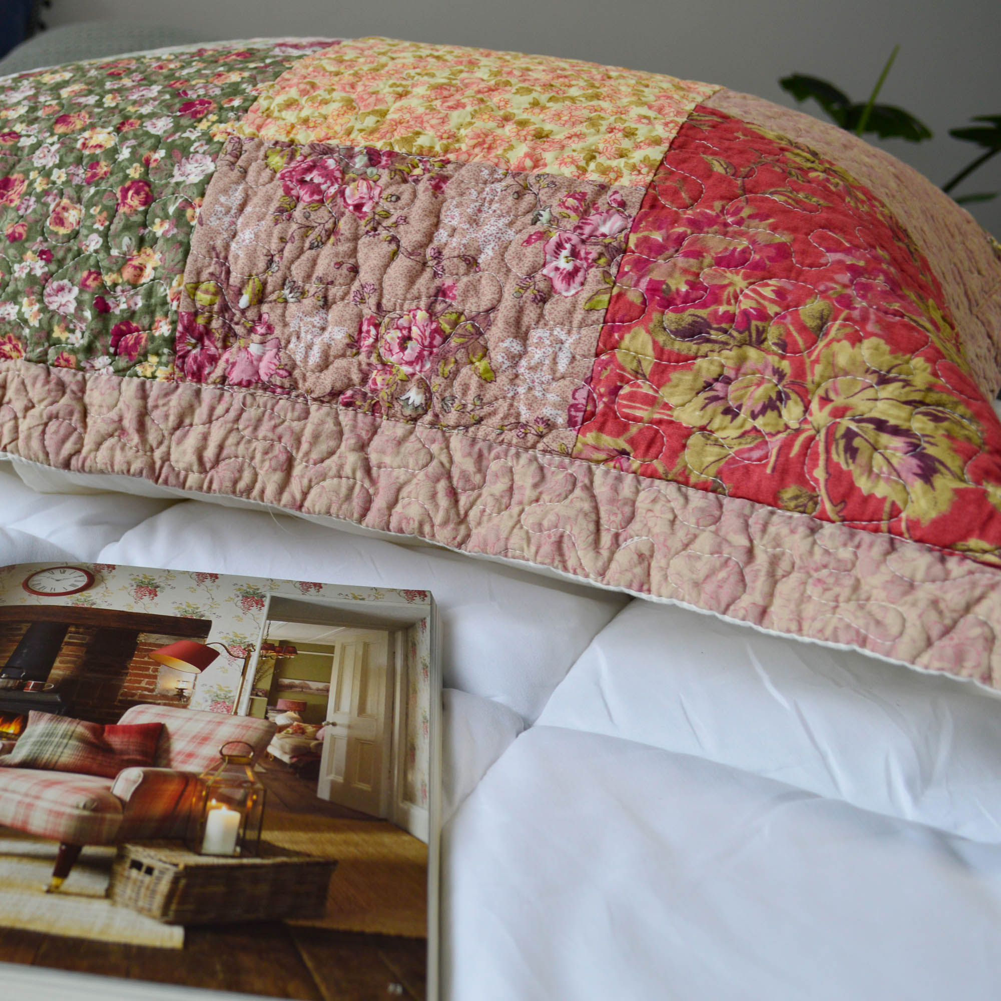2pcs Red Hand Stitch Finished Cotton Pillow Sham Set - Luxuries Floral Pattern - All Season Shabby Chic Country Bedding for Home, Cabin, RV, Guestroom and Bedroom